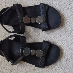 Vionic Farra Lizard Adjystable sandal with metallic design  black size 6.5 New